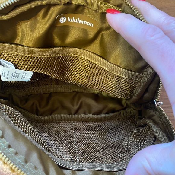 Lululemon everywhere belt bag 2L - Picture 3 of 10